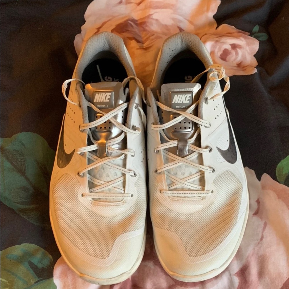 Nike metcon in white and silver